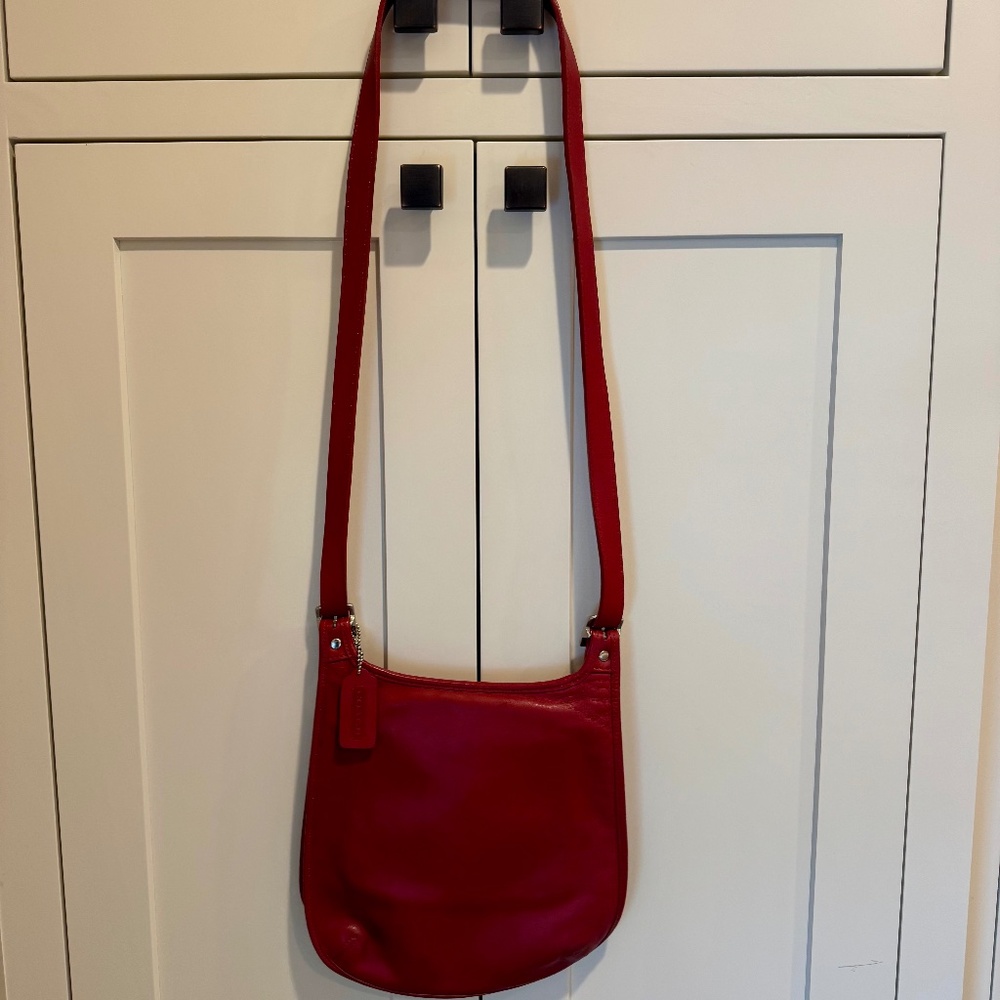 Vintage COACH 9131 Legacy Hippie Saddle Red Leather Flat Crossbody Shoulder Bag